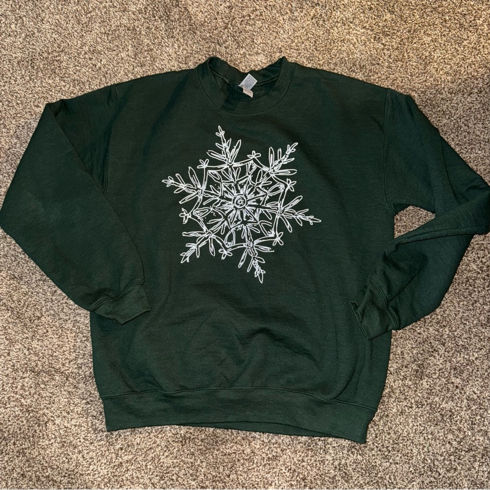 NWOT Gildan Dark Green Crewneck Sweater with Snowflake